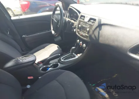 2013 Chrysler 200 Lx z USA, uszkodzony, nr VIN 1C3CCBAB6DN670410